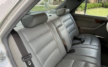 Mercedes-Benz-S-Class-1991-Sedan-7