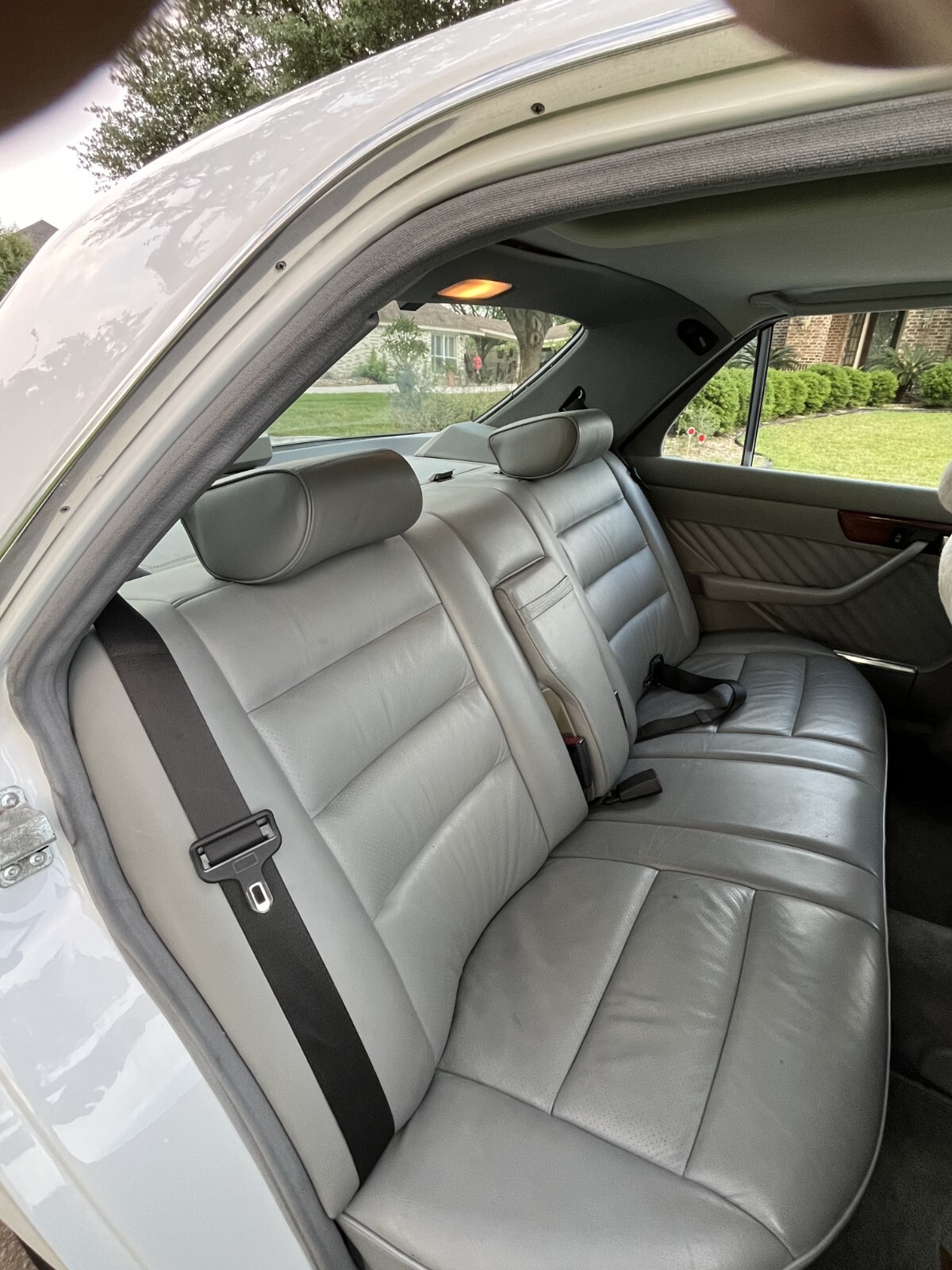 Mercedes-Benz-S-Class-1991-Sedan-7