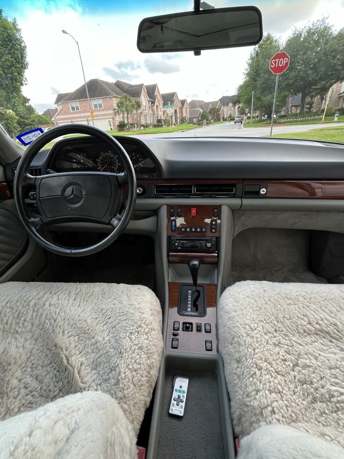 Mercedes-Benz-S-Class-1991-Sedan-8
