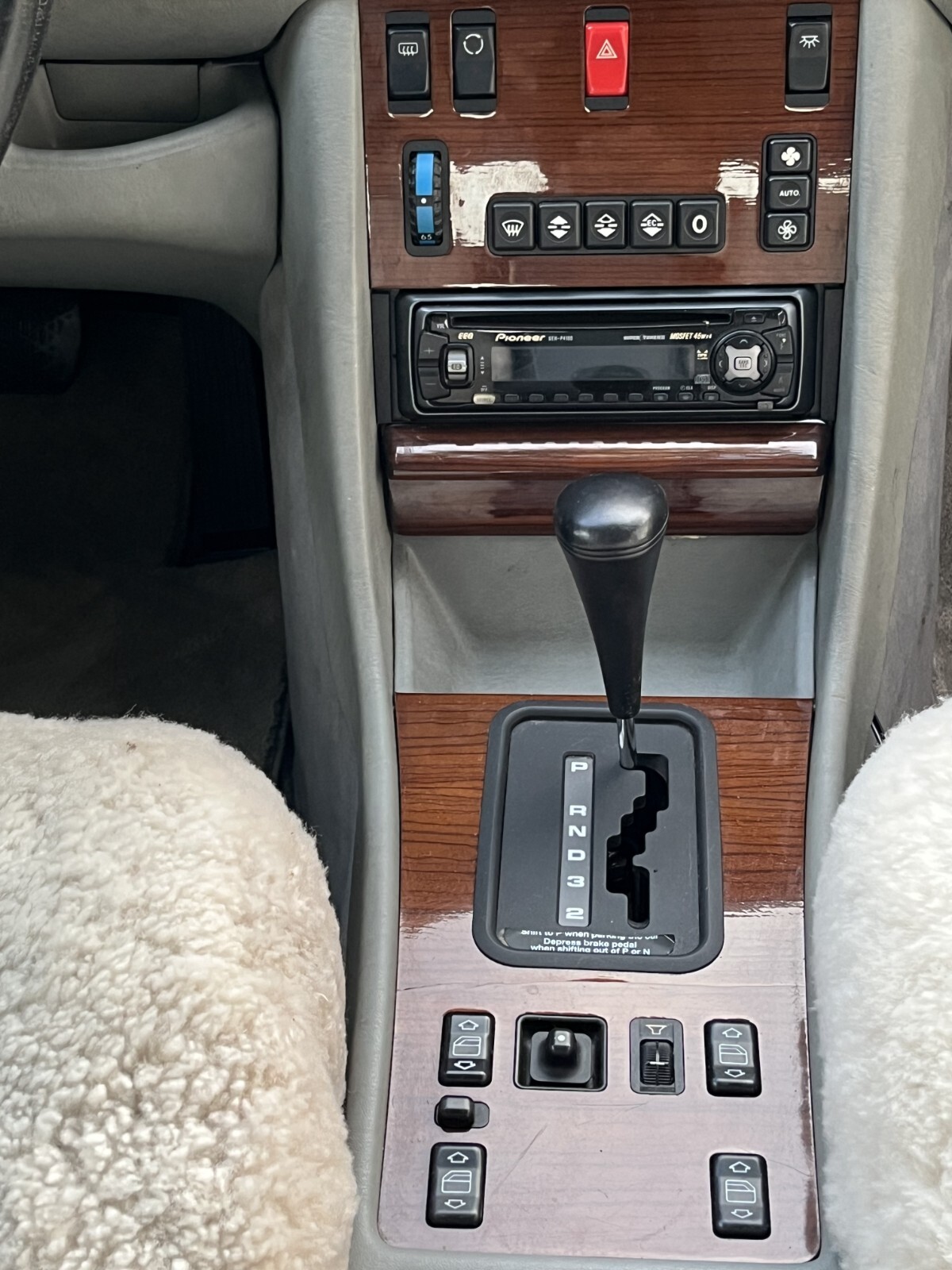 Mercedes-Benz-S-Class-1991-Sedan-9