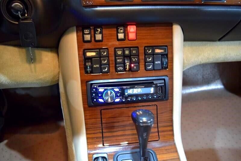 Mercedes-Benz-S-Class-1993-Sedan-27
