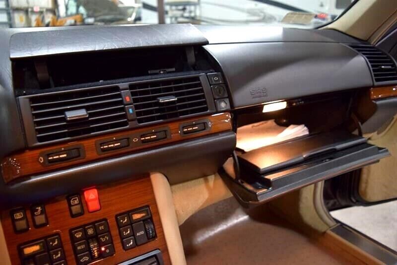 Mercedes-Benz-S-Class-1993-Sedan-29
