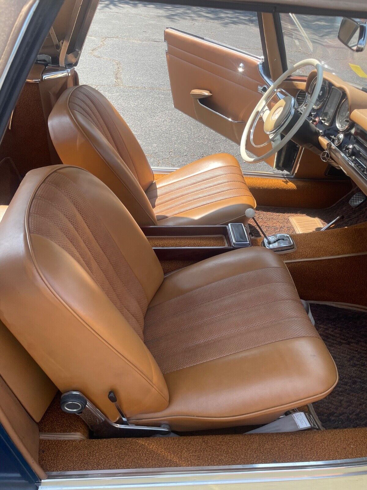 Mercedes-Benz-SL-Class-1966-Convertible-11