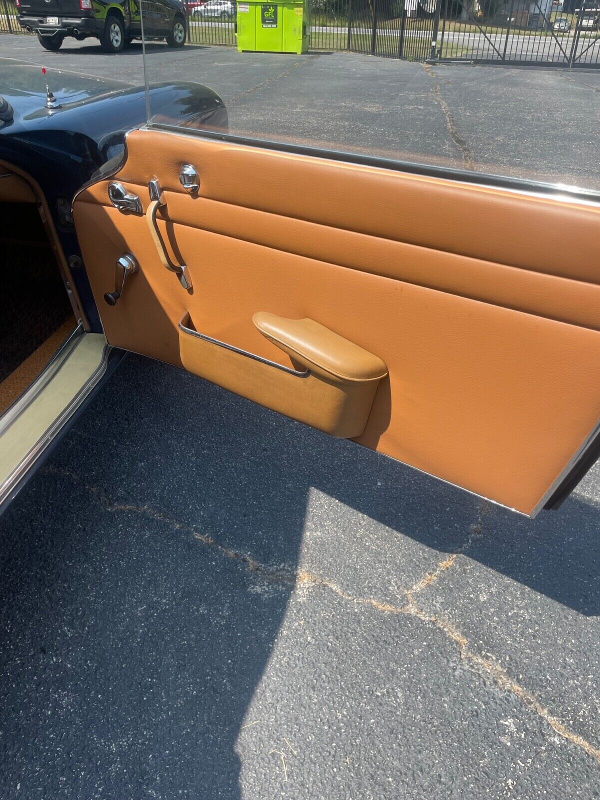 Mercedes-Benz-SL-Class-1966-Convertible-12