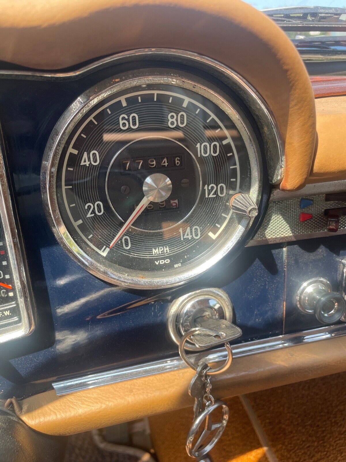 Mercedes-Benz-SL-Class-1966-Convertible-5
