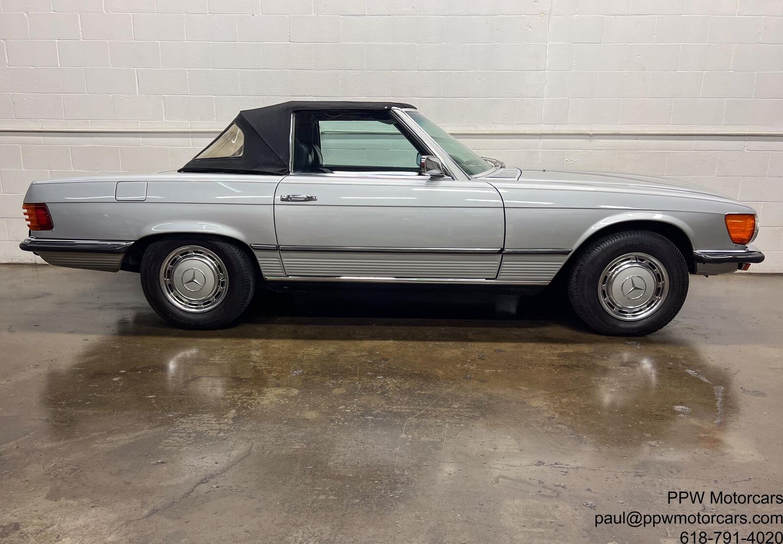 Mercedes-Benz-SL-Class-1972-Convertible-24