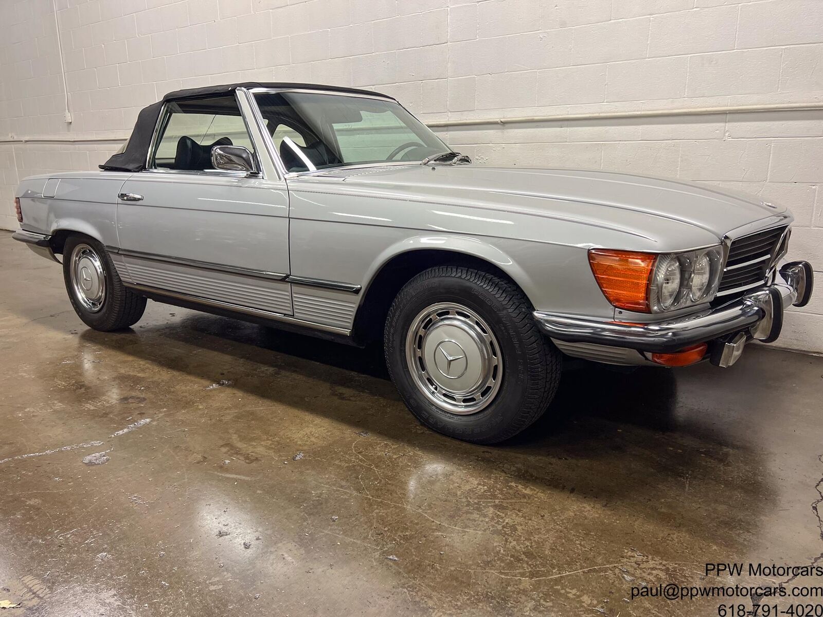 Mercedes-Benz-SL-Class-1972-Convertible-25