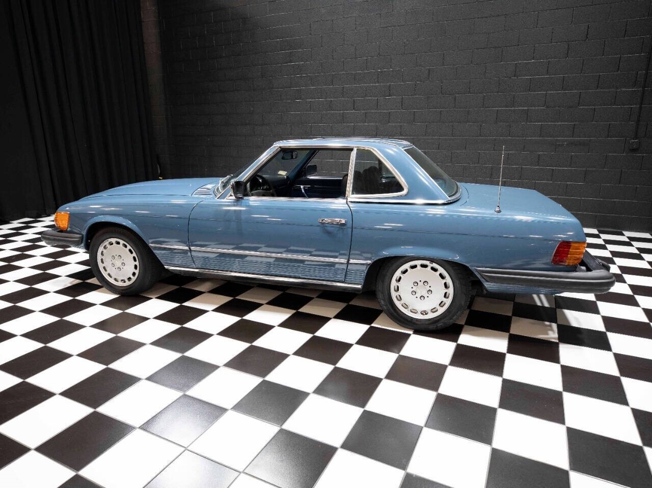 Mercedes-Benz-SL-Class-1977-Coupe-19