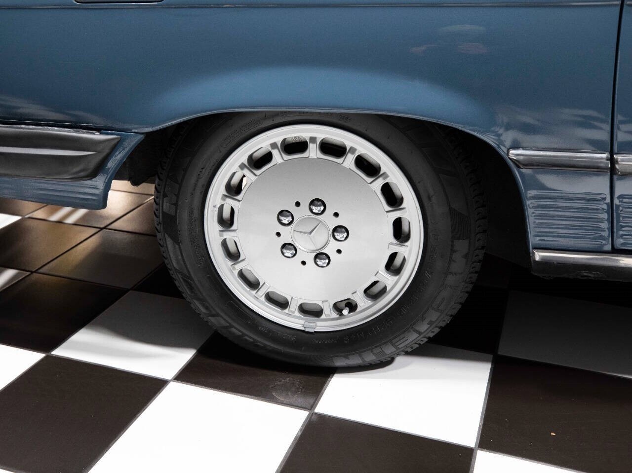Mercedes-Benz-SL-Class-1977-Coupe-24