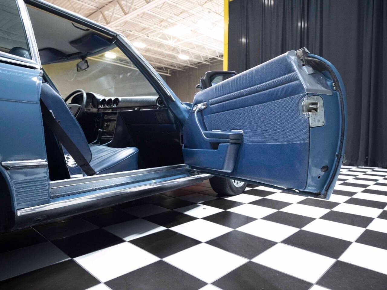 Mercedes-Benz-SL-Class-1977-Coupe-26