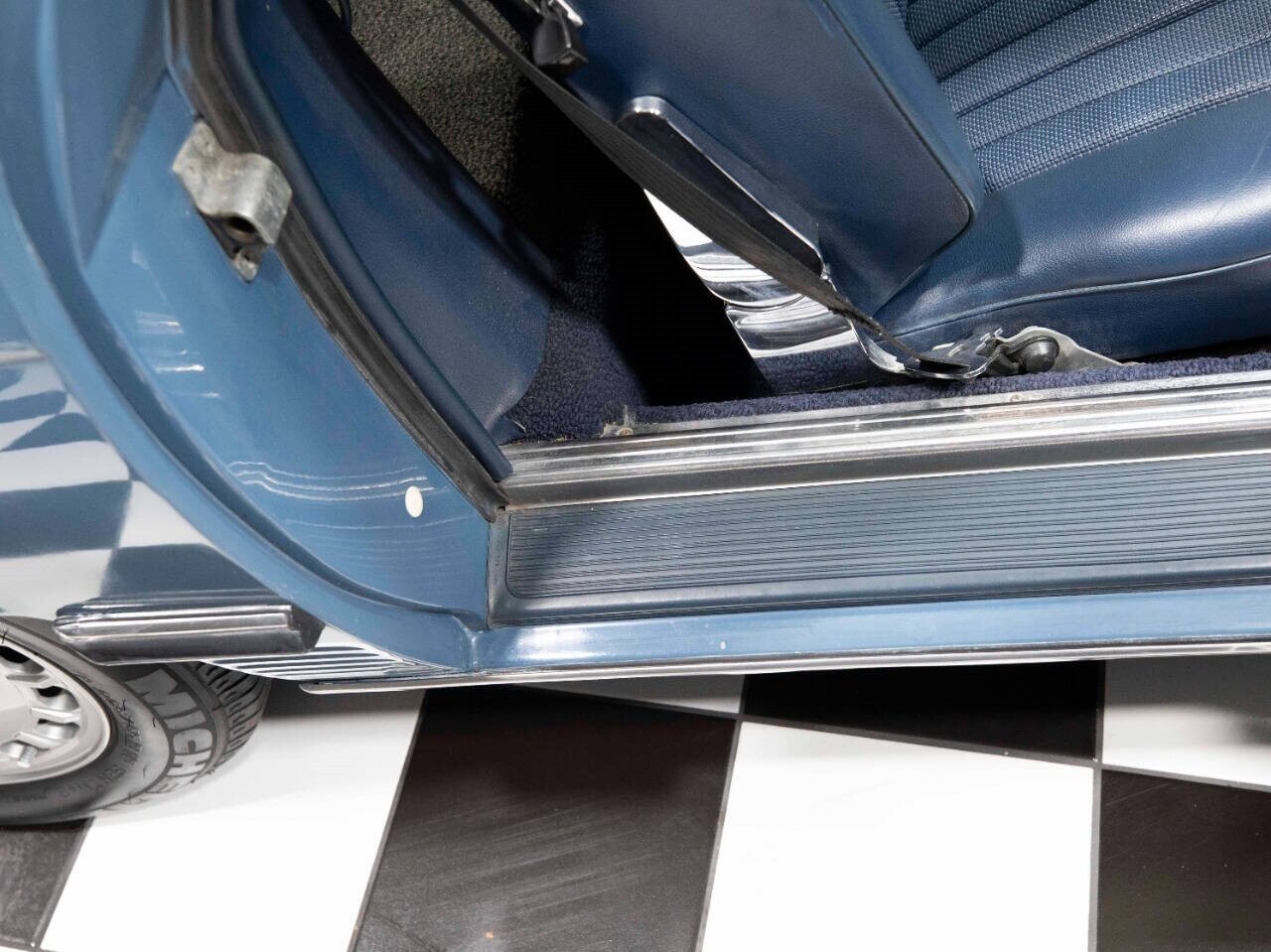 Mercedes-Benz-SL-Class-1977-Coupe-27