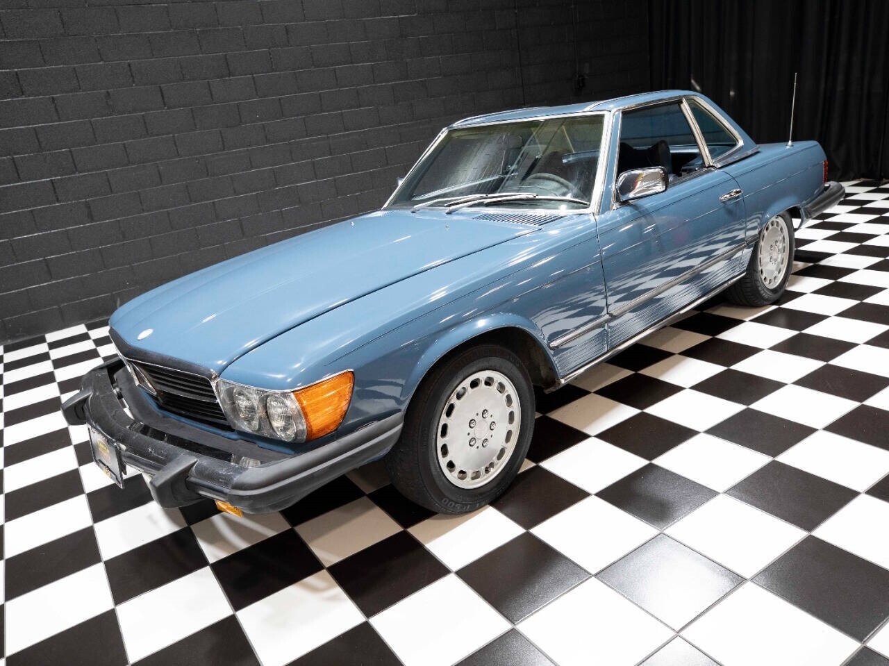 Mercedes-Benz-SL-Class-1977-Coupe-3