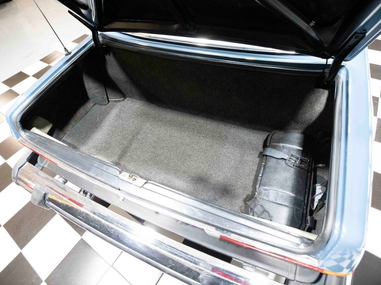 Mercedes-Benz-SL-Class-1977-Coupe-31