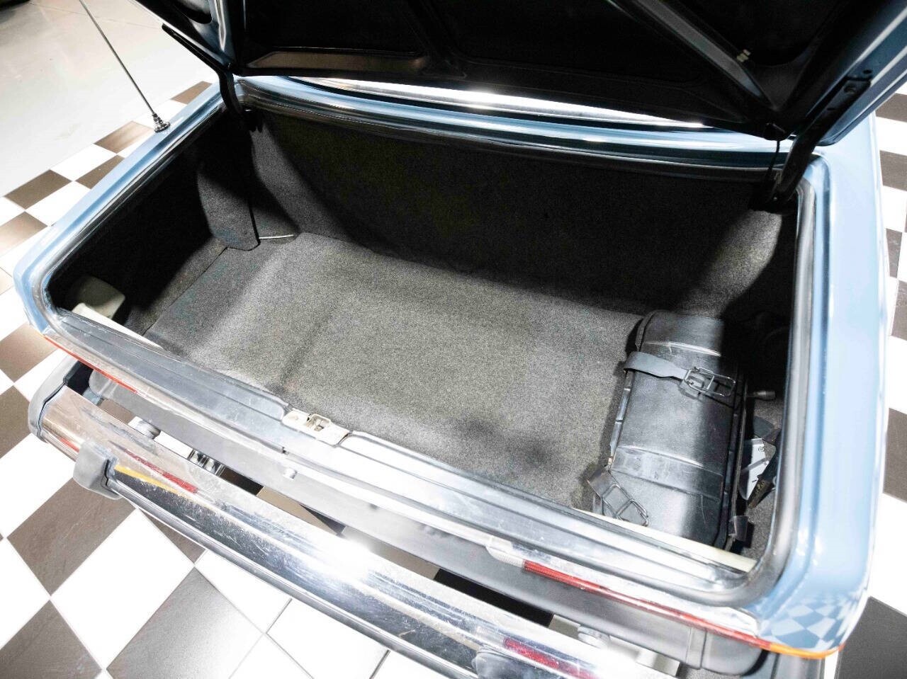 Mercedes-Benz-SL-Class-1977-Coupe-31