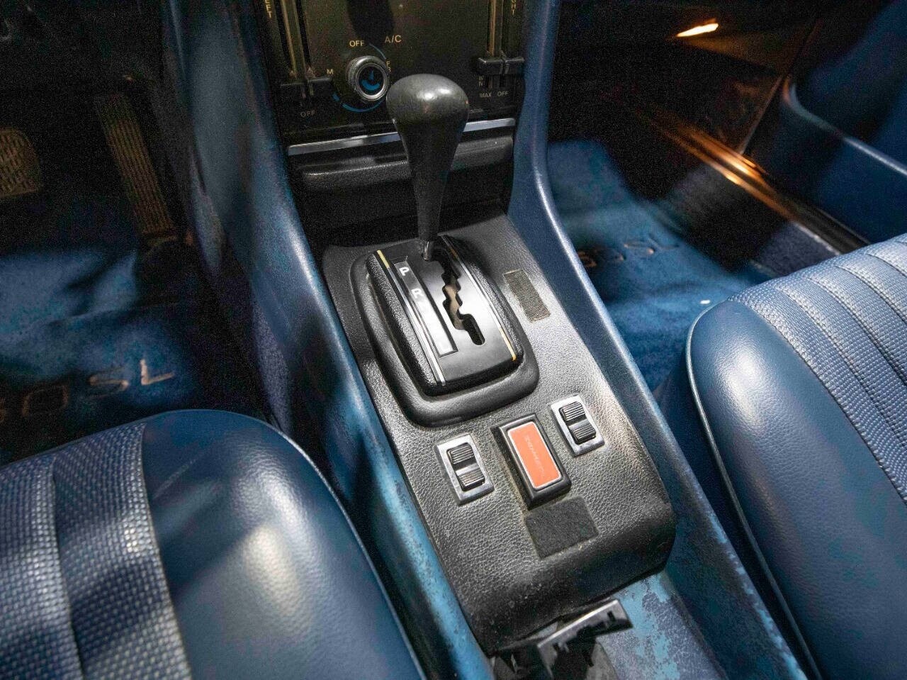 Mercedes-Benz-SL-Class-1977-Coupe-39