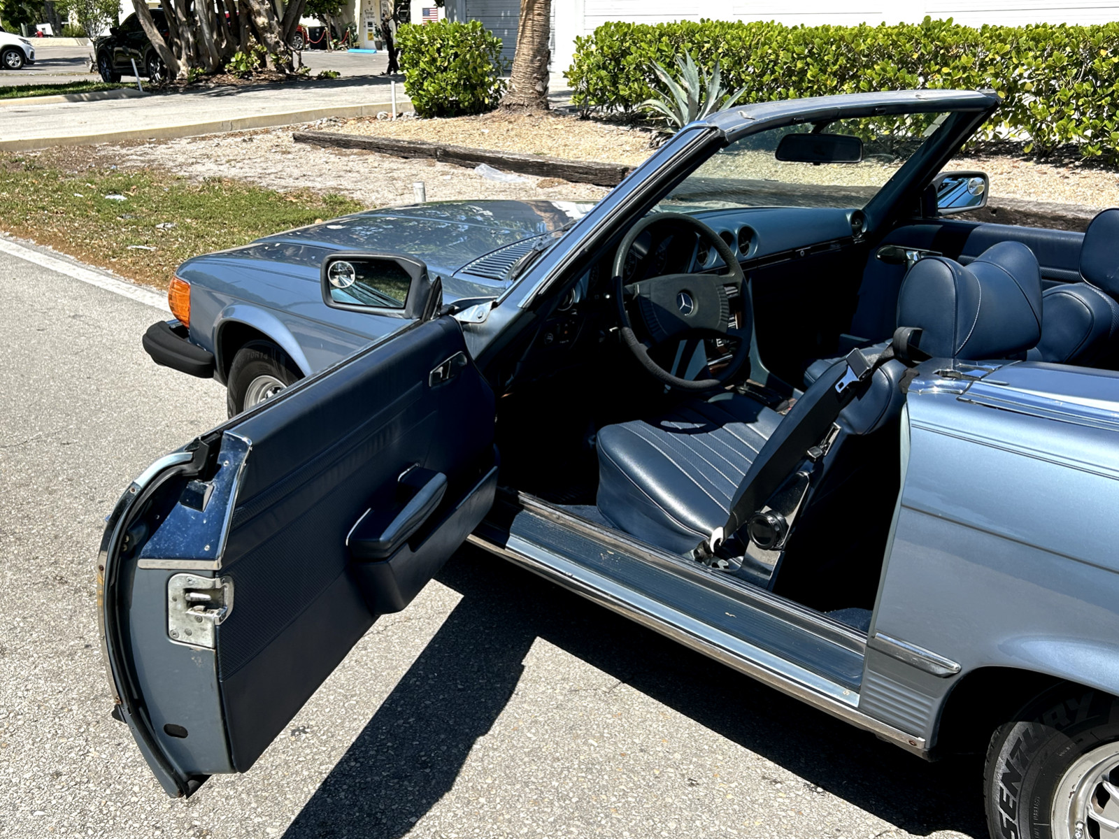 Mercedes-Benz-SL-Class-1979-Convertible-10
