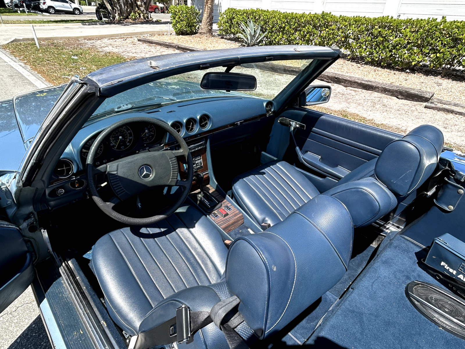Mercedes-Benz-SL-Class-1979-Convertible-12