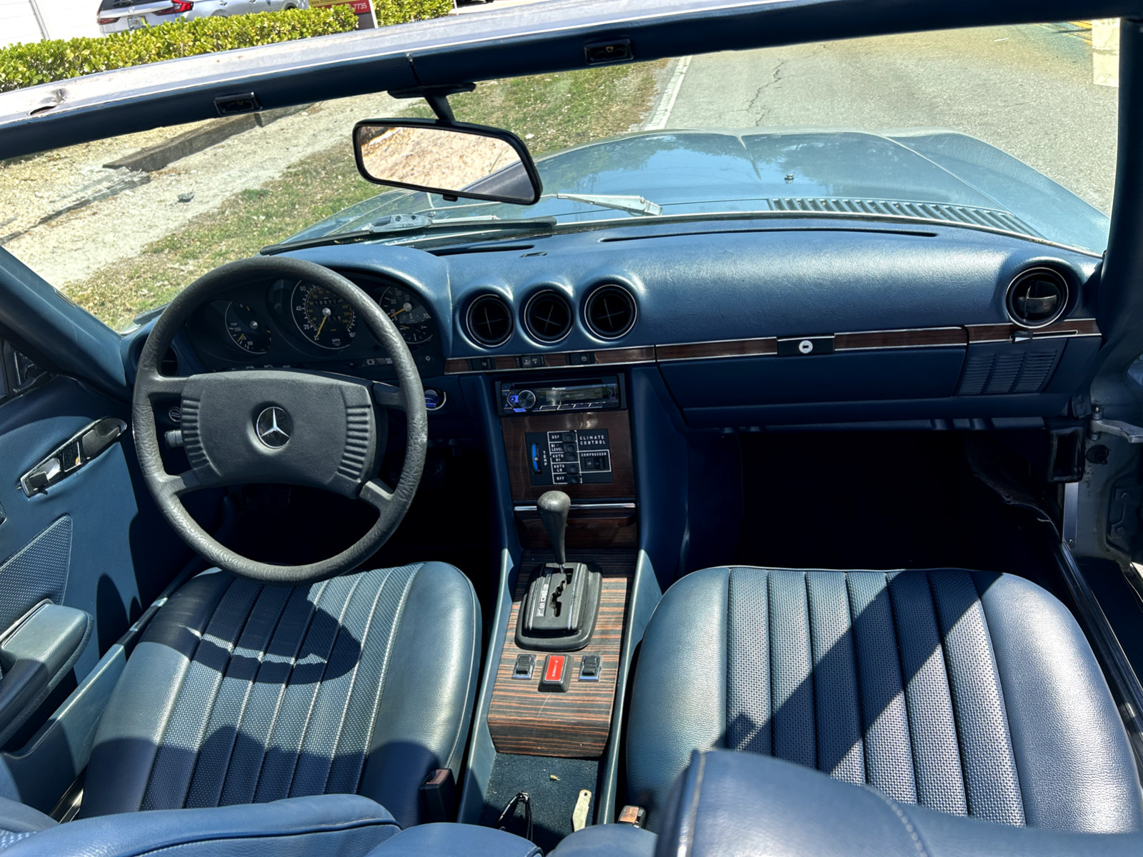 Mercedes-Benz-SL-Class-1979-Convertible-20
