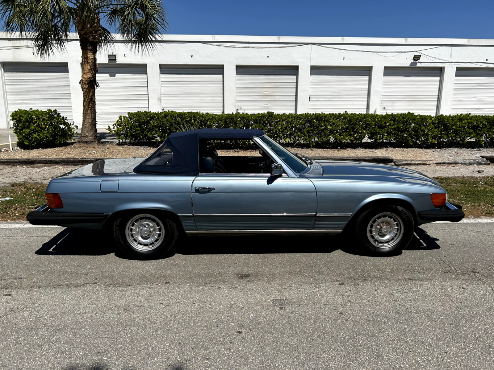 Mercedes-Benz-SL-Class-1979-Convertible-22