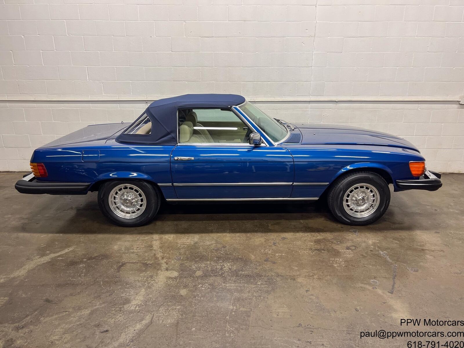 Mercedes-Benz-SL-Class-1979-Convertible-32