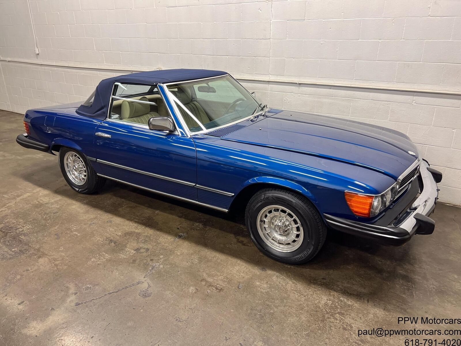 Mercedes-Benz-SL-Class-1979-Convertible-33