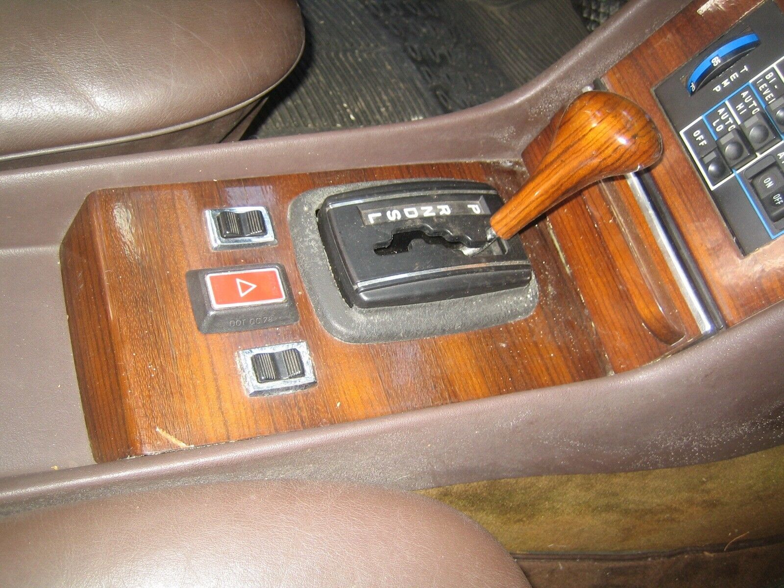 Mercedes-Benz-SL-Class-1980-Convertible-11