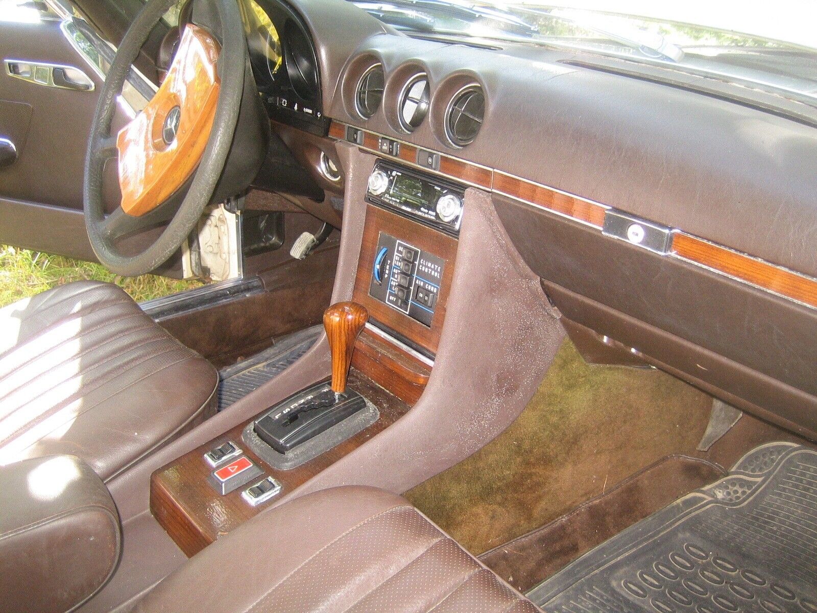 Mercedes-Benz-SL-Class-1980-Convertible-12