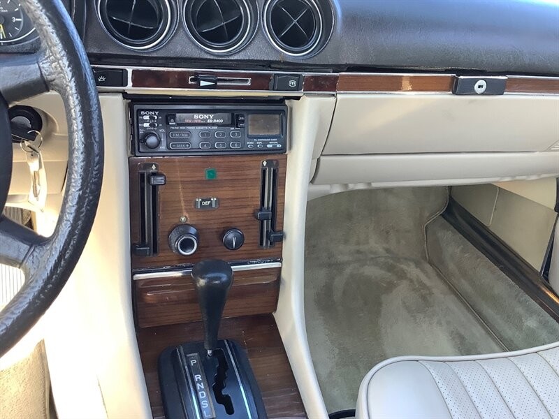 Mercedes-Benz-SL-Class-1980-Convertible-21