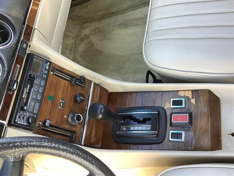 Mercedes-Benz-SL-Class-1980-Convertible-22