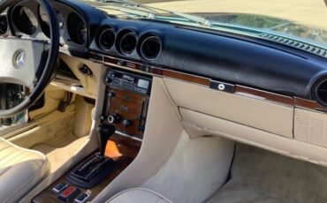 Mercedes-Benz-SL-Class-1980-Convertible-23