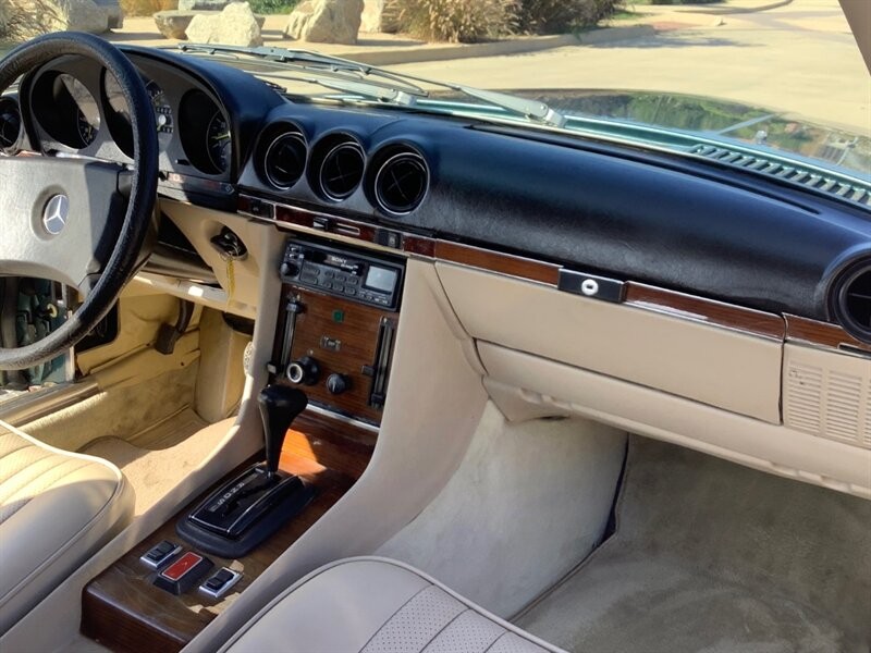 Mercedes-Benz-SL-Class-1980-Convertible-23