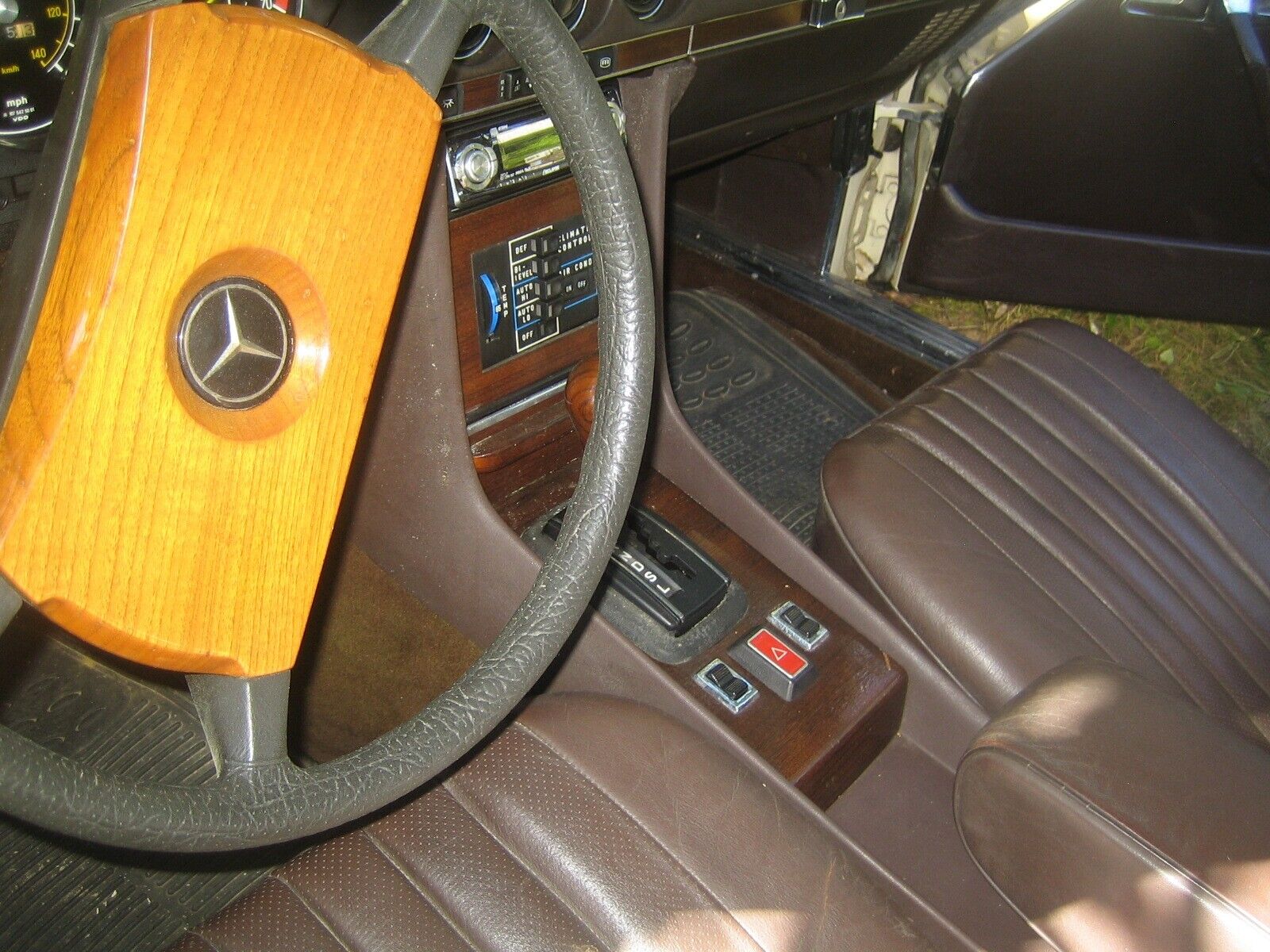 Mercedes-Benz-SL-Class-1980-Convertible-9