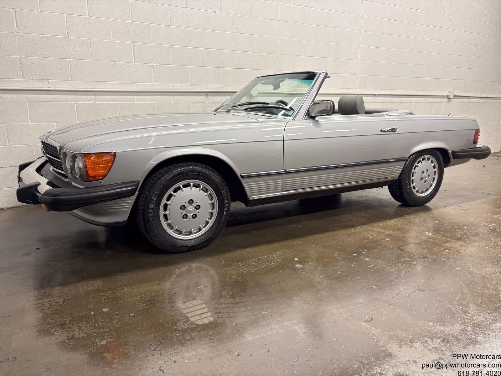 Mercedes-Benz-SL-Class-1980-Convertivle-1