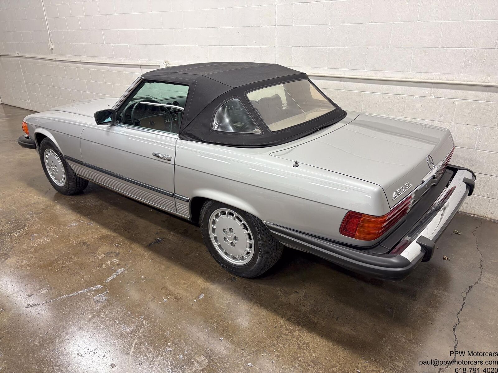 Mercedes-Benz-SL-Class-1980-Convertivle-11