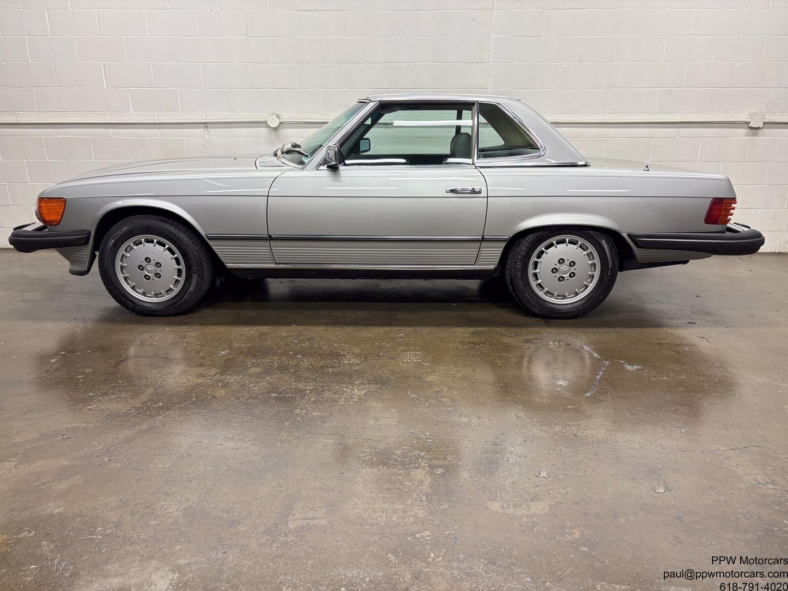 Mercedes-Benz-SL-Class-1980-Convertivle-12