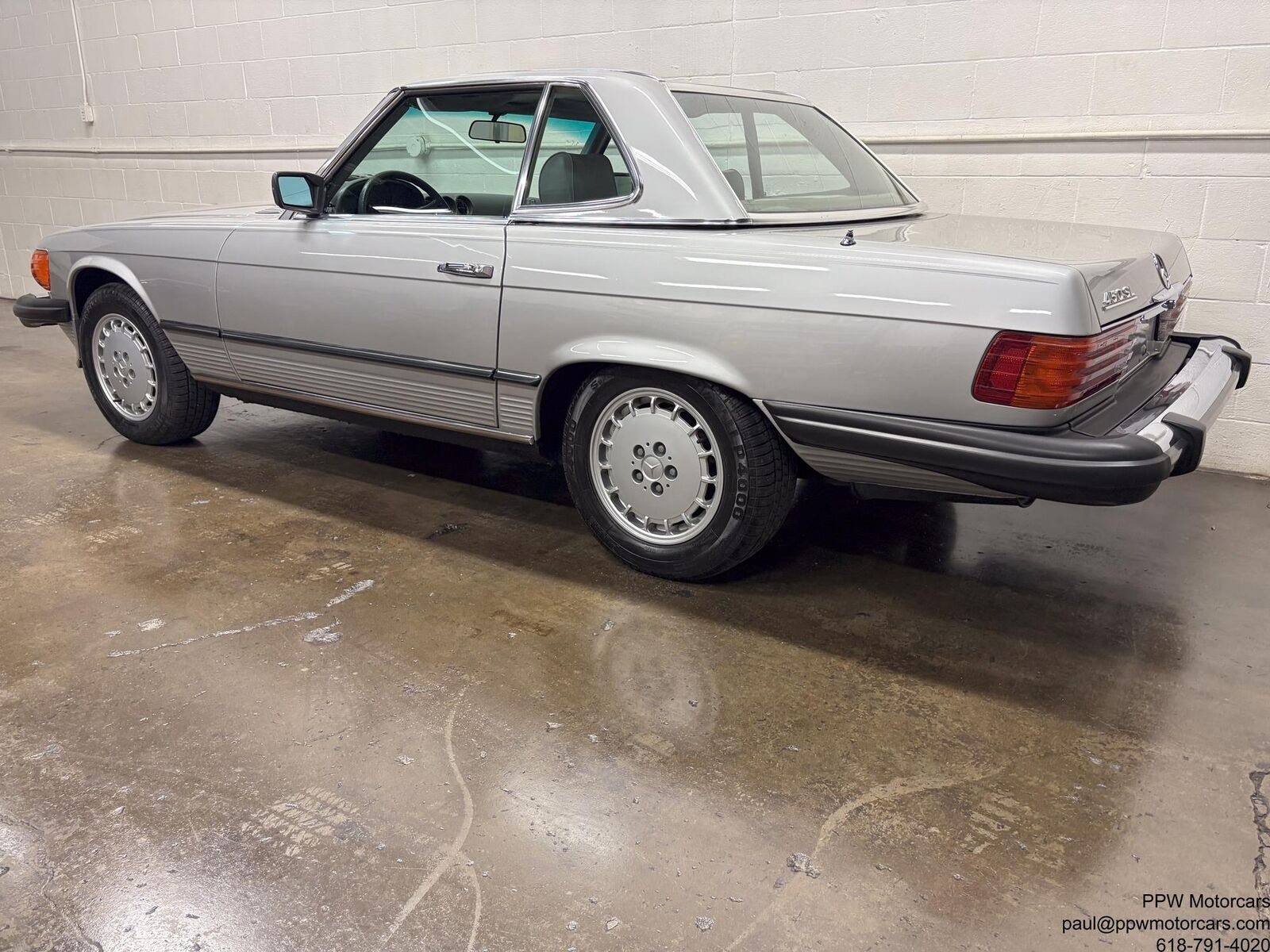 Mercedes-Benz-SL-Class-1980-Convertivle-14