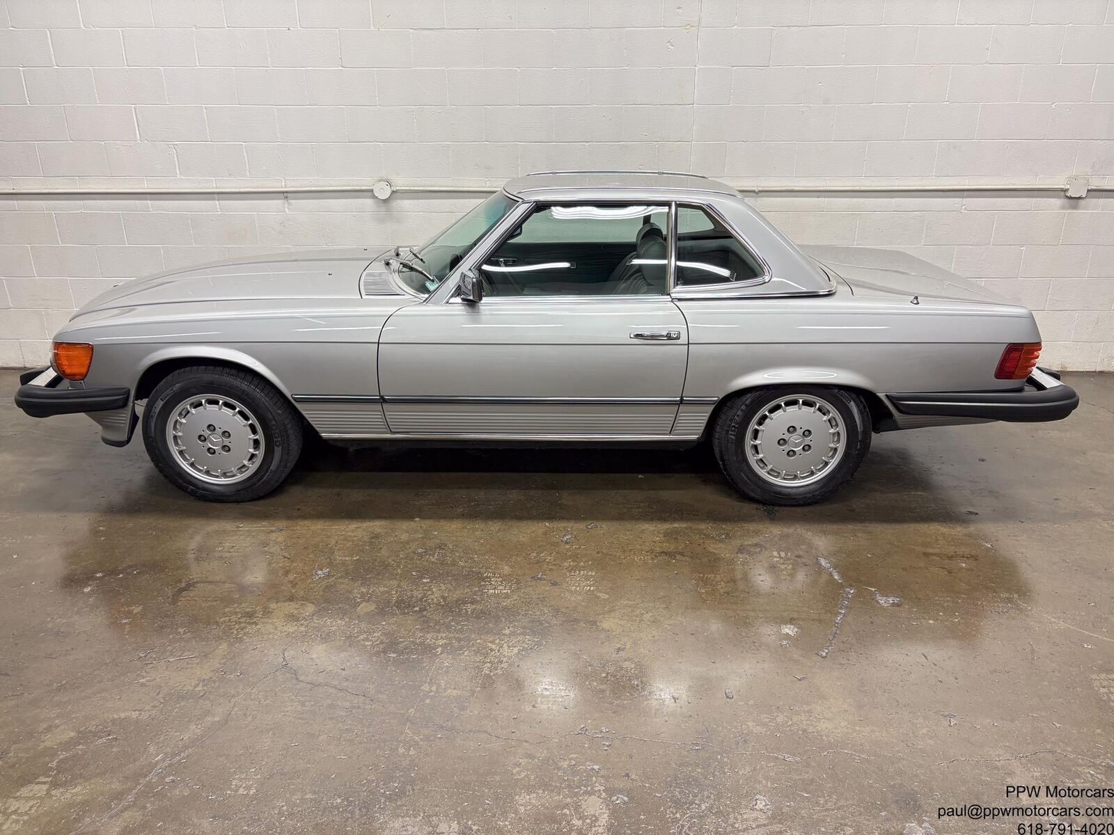 Mercedes-Benz-SL-Class-1980-Convertivle-15