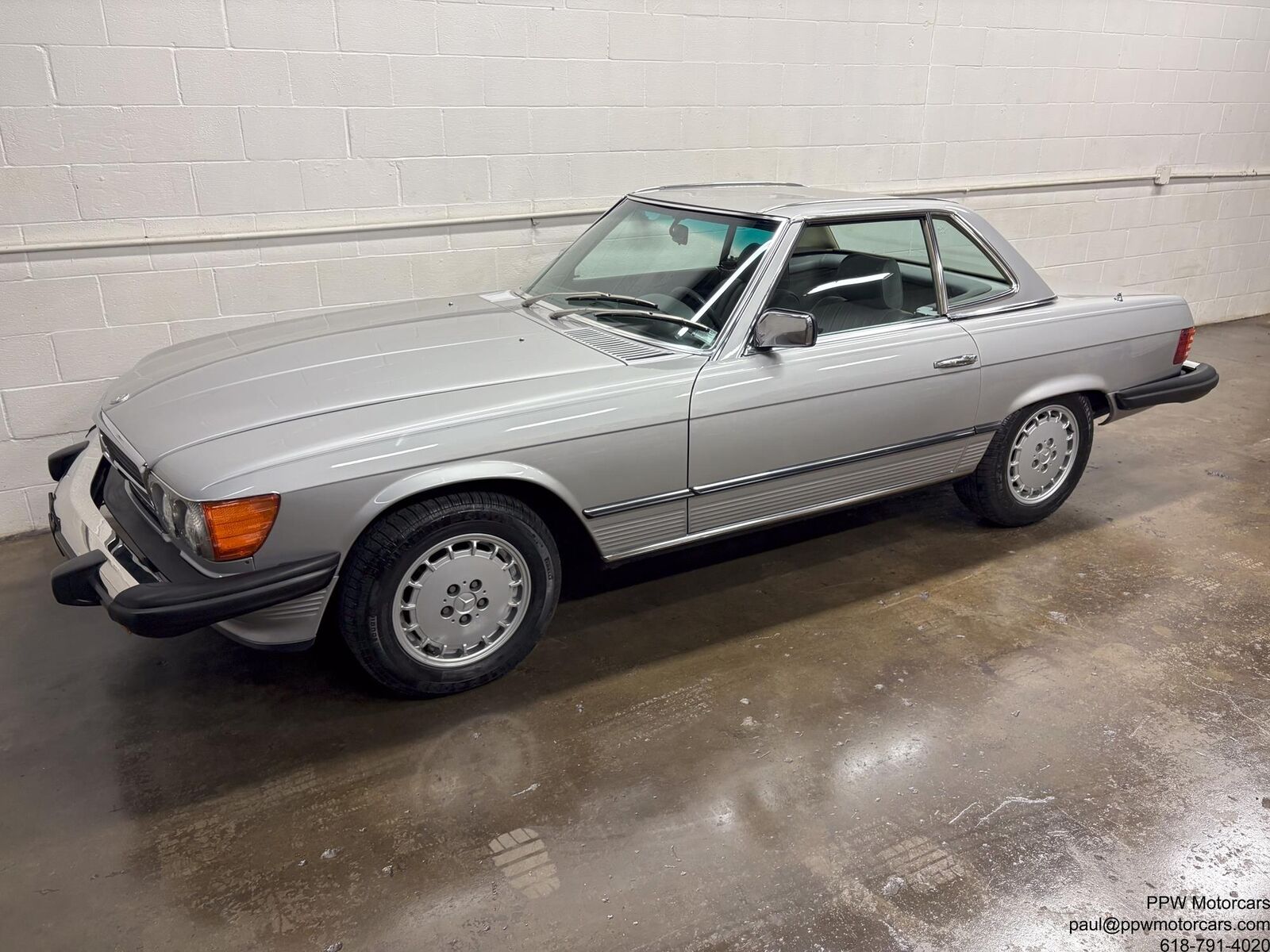 Mercedes-Benz-SL-Class-1980-Convertivle-16