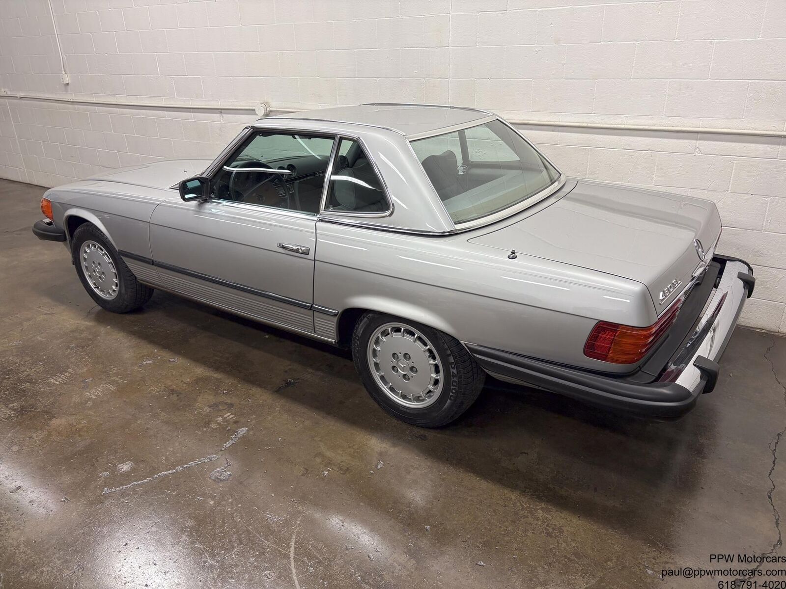Mercedes-Benz-SL-Class-1980-Convertivle-17