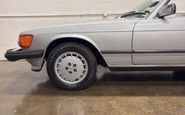Mercedes-Benz-SL-Class-1980-Convertivle-18