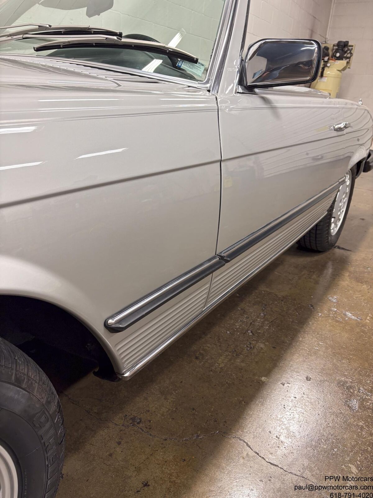 Mercedes-Benz-SL-Class-1980-Convertivle-19