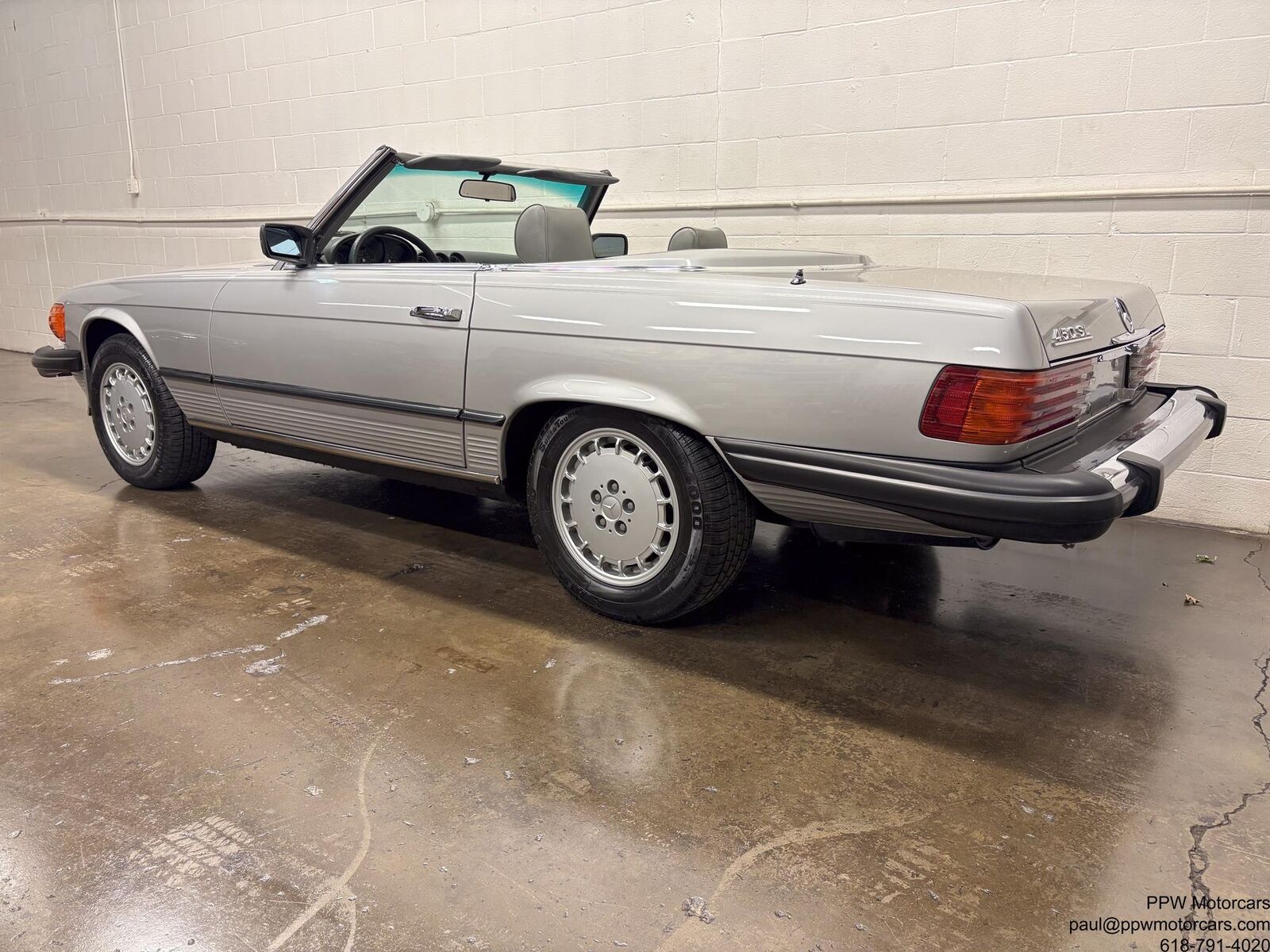 Mercedes-Benz-SL-Class-1980-Convertivle-2