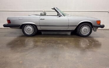 Mercedes-Benz-SL-Class-1980-Convertivle-25
