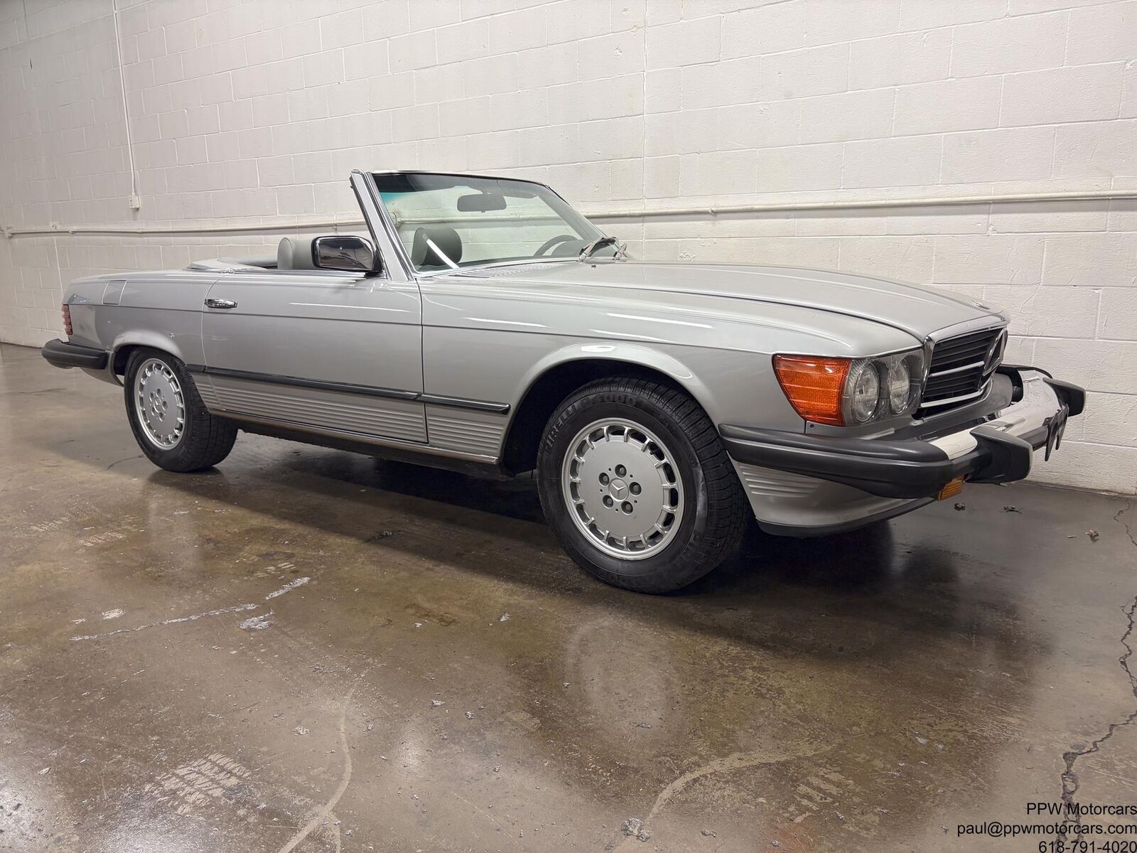 Mercedes-Benz-SL-Class-1980-Convertivle-26