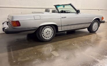 Mercedes-Benz-SL-Class-1980-Convertivle-27