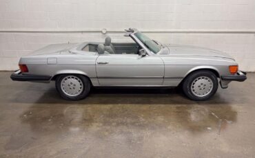 Mercedes-Benz-SL-Class-1980-Convertivle-28