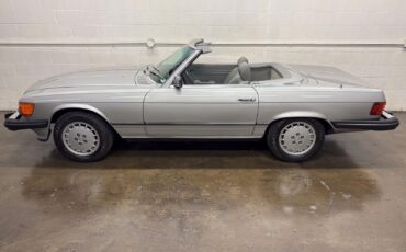 Mercedes-Benz-SL-Class-1980-Convertivle-3