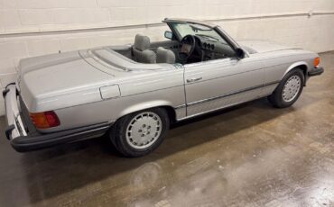 Mercedes-Benz-SL-Class-1980-Convertivle-30