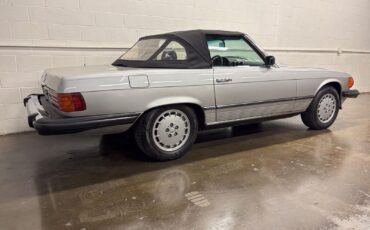 Mercedes-Benz-SL-Class-1980-Convertivle-33