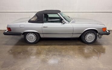 Mercedes-Benz-SL-Class-1980-Convertivle-34